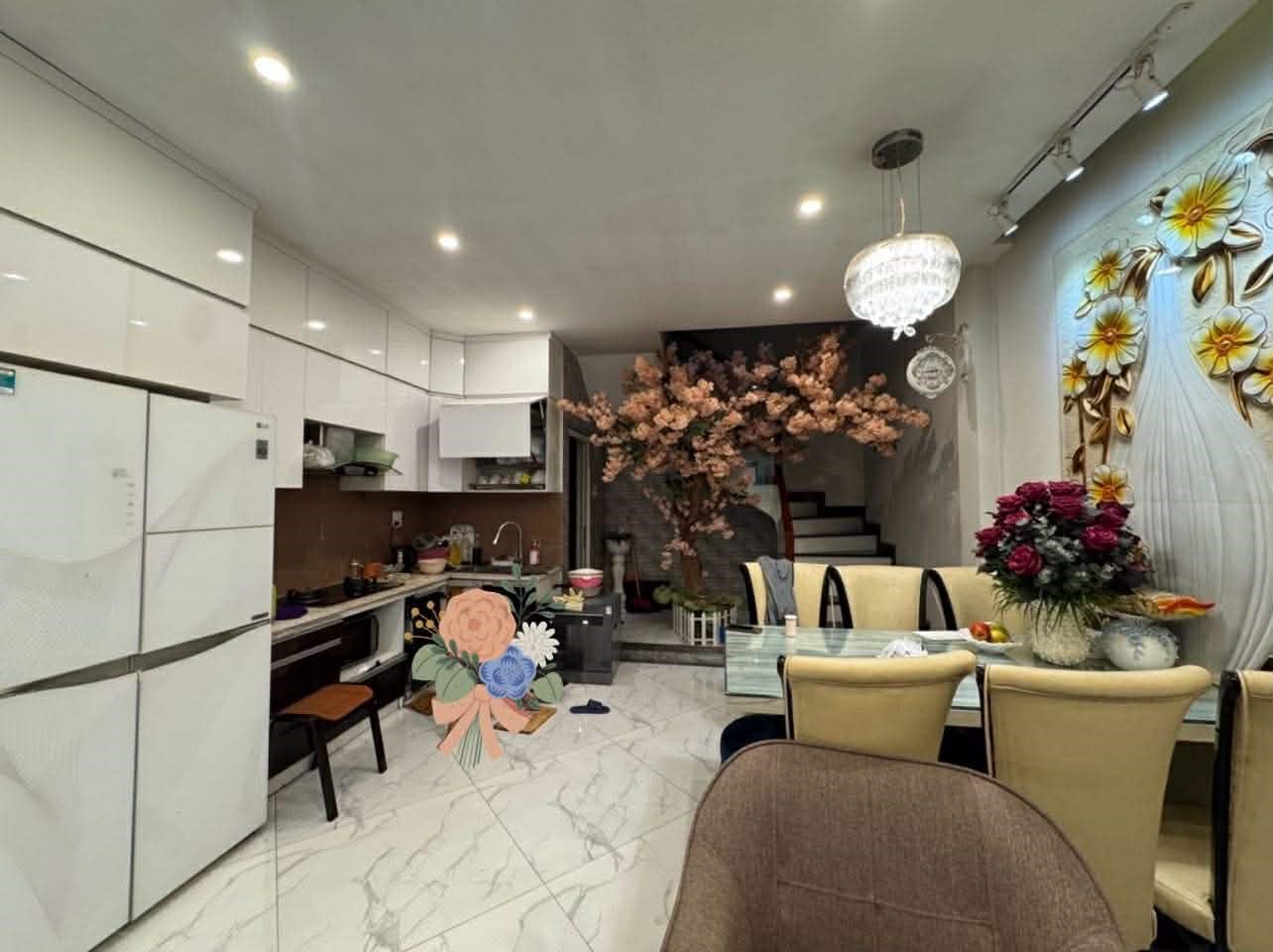 BÁN NHÀ GẦN HỒ BA MẪU 42m2*5T MT RỘNG, 30M RA Ô TÔ TRÁNH, NGÕ THÔNG, TRƯỚC NHÀ RỘNG, hơn 12 tỷ